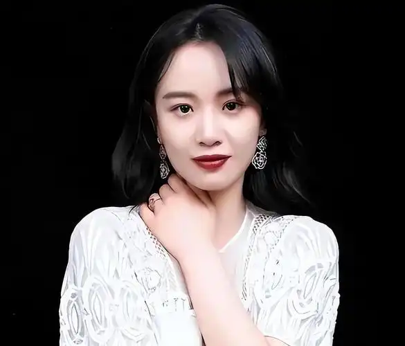 红杏樱桃美早品种烟台福山棚栽头茬果实实拍